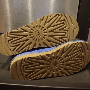 Uggs size 7 periwinkle